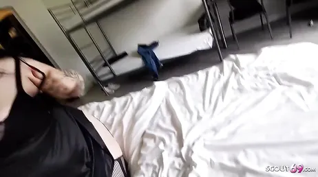 Väldigt elak tjock kvinna som äter kuk och jävla, vilken jävla hon är..