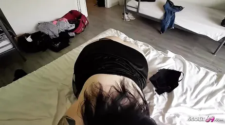 Väldigt elak tjock kvinna som äter kuk och jävla, vilken jävla hon är..