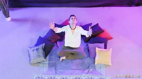 Nella lezione di yoga calda e vogliosa di cazzo, uuf!