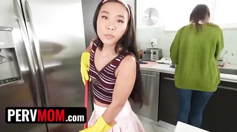 What a nice ass the cleaning lady has, how amazing