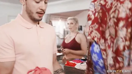 Meu namorado bastardo acabou de gozar na porra da minha calcinha
