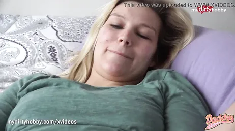 Quand ma sœur commence à enregistrer du porno fait maison..., quel plaisir