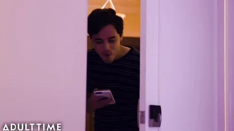 Mais pourquoi fais-tu en espionnant ta sœur aînée ? c'est très moche