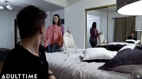 Ik verberg een camera in de kamer van mijn vrienden, ze weten het niet