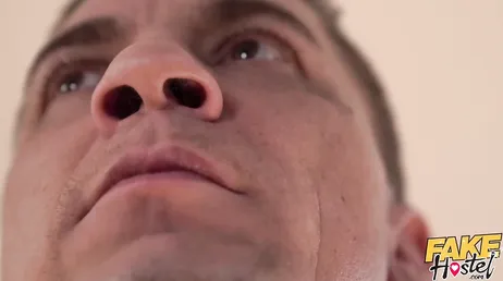 Får jag veta vad du har gjort för att ha dessa två fittor för dig själv?