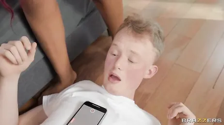 Hij vraagt me om wat sexy foto's te maken voor zijn sociale netwerken...!!