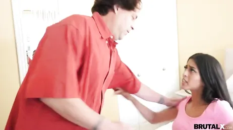 Per favore, stai zitta, figlia, non vorrai che tua madre lo scopra, vero?