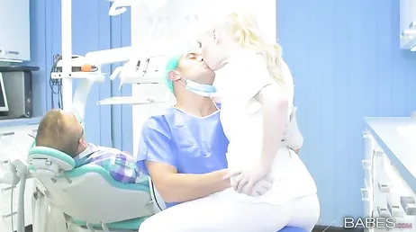 Patienten kan vänta, min sköters fitta kan inte...