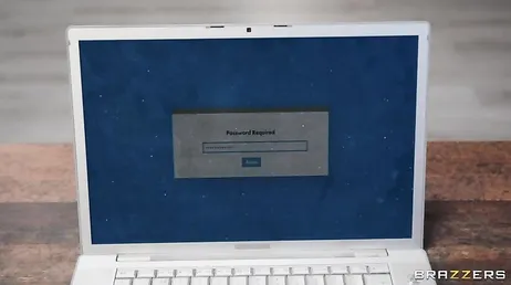 Che bel cazzo ha il ragazzo della sicurezza, me lo mette nel profondo
