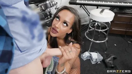 À quel point un guitariste d'un groupe de rock peut-il vous manger la chatte