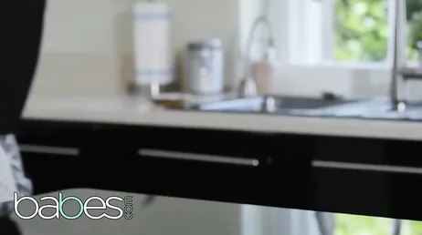 Deve ser muito legal ter uma empregada como a Alessandra Jane