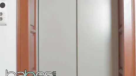 Je rencontre le voisin dans l'ascenseur et la tante baise bien !!