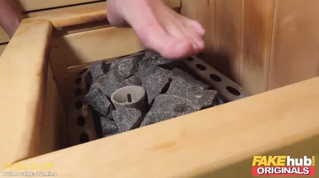 Spelet är på väg att börja, jävla med bolltjejen