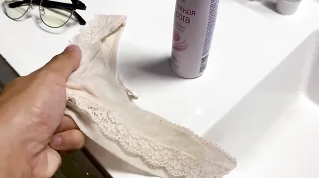 Ich reibe meiner Cousine unter der Dusche den Rücken: Am Ende ficken wir!