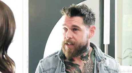 Alexis Fawx tente de le convaincre de garder la maison
