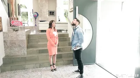 Alexis Fawx tente de le convaincre de garder la maison