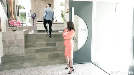 Alexis Fawx tente de le convaincre de garder la maison