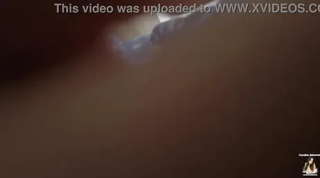 Ragazza francese scopata sul divano dall'amico di suo fratello