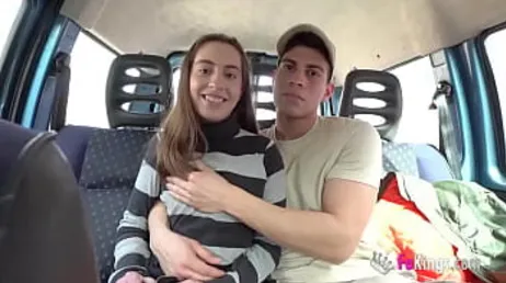 Une Espagnole de 18 ans explique très clairement ce qu'elle aime le plus faire...