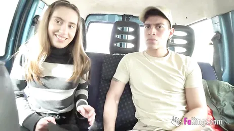 Une Espagnole de 18 ans explique très clairement ce qu'elle aime le plus faire...