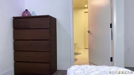 Ma copine se réveille jolie tous les matins, elle demande du sexe