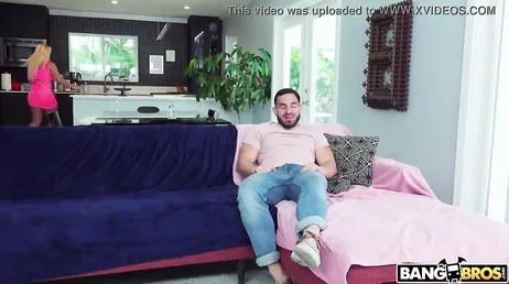 Tu veux arrêter de regarder le cul de ma mère, salaud ?