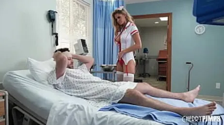 Sjuksköterskan Jessa Rhodes vet hur man tar hand om patienter...!!