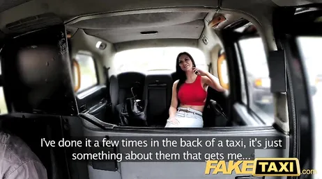 Faço o taxista parar o carro para ele me comer e foder minha bucetinha