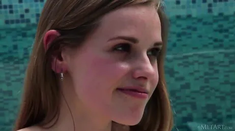 Elle s'appelle Canara, elle a 22 ans et a une chatte vraiment magnifique