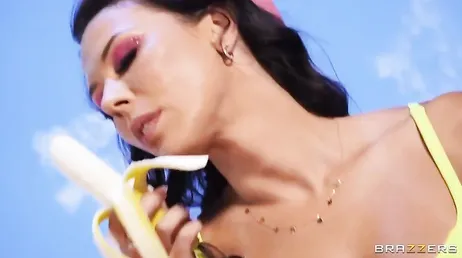 Riktig XXX anal med MILF-porrgudinnan Rachel Starr
