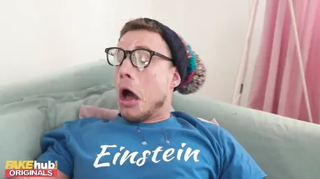 Quelle charge le geek a donné..., et quel morceau de bite il a... !!