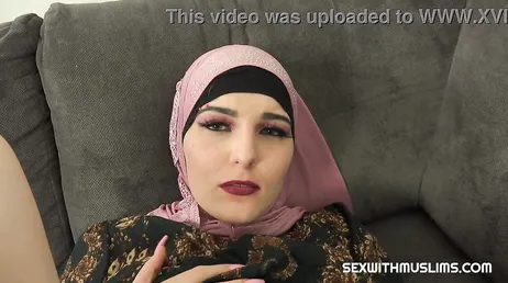 Una donna marocchina non si toglie l'hijab nemmeno per fare sesso, che cosa morbosa