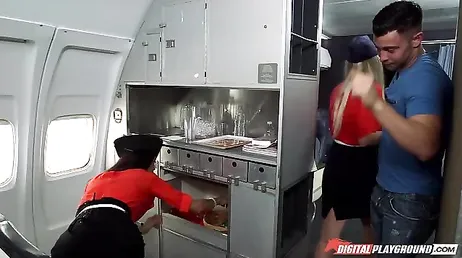 Veronica Rodriguez is blijkbaar een stewardess en lulzuiger