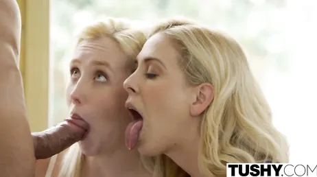 Samantha Rone tente sa première expérience anale avec Cherie Deville