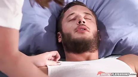 Die Krankenhauskrankenschwester, die Analsex mit ihren Patienten hatte