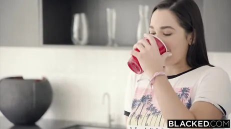 Hoje você tem pau para todo mundo, meninas, não se preocupem
