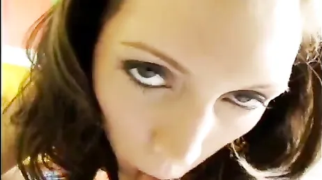 Skådespelerskan Dylan Ryder sväljer sin första spruta