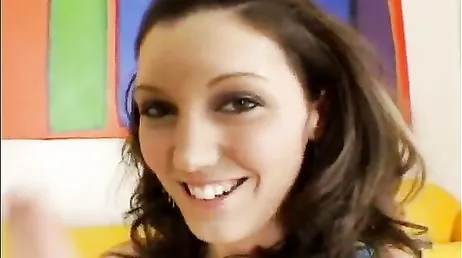 Skådespelerskan Dylan Ryder sväljer sin första spruta
