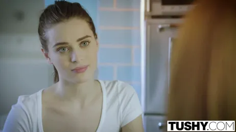 Lana Rhoades: hennes stora analsexuppvaknande