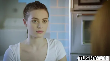 Lana Rhoades: hennes stora analsexuppvaknande