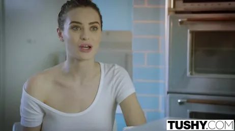 Lana Rhoades: hennes stora analsexuppvaknande