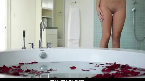 Tasha Reign chupa os paus de todo o time no vestiário