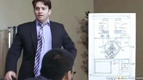 Reunião de empresa termina em foda entre funcionários