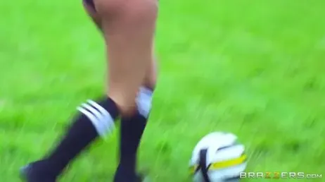 Der Fußball treibt sie in den Wahnsinn und sie verspüren ein enormes Verlangen nach Sex