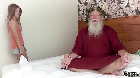 Opa neukt me heel langzaam, maar verdomd, hij wordt niet moe!!