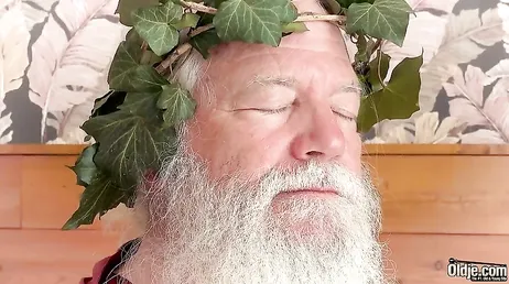 Opa neukt me heel langzaam, maar verdomd, hij wordt niet moe!!