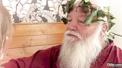 Opa neukt me heel langzaam, maar verdomd, hij wordt niet moe!!
