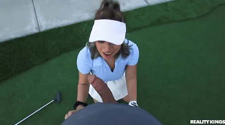 Mijn schoonmoeder wil dat ik haar leer golfen, ik probeer...