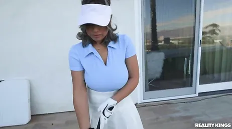 Mijn schoonmoeder wil dat ik haar leer golfen, ik probeer...