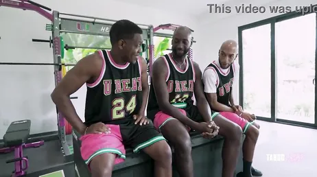 De coaches van het basketbalteam wilden een harde lul